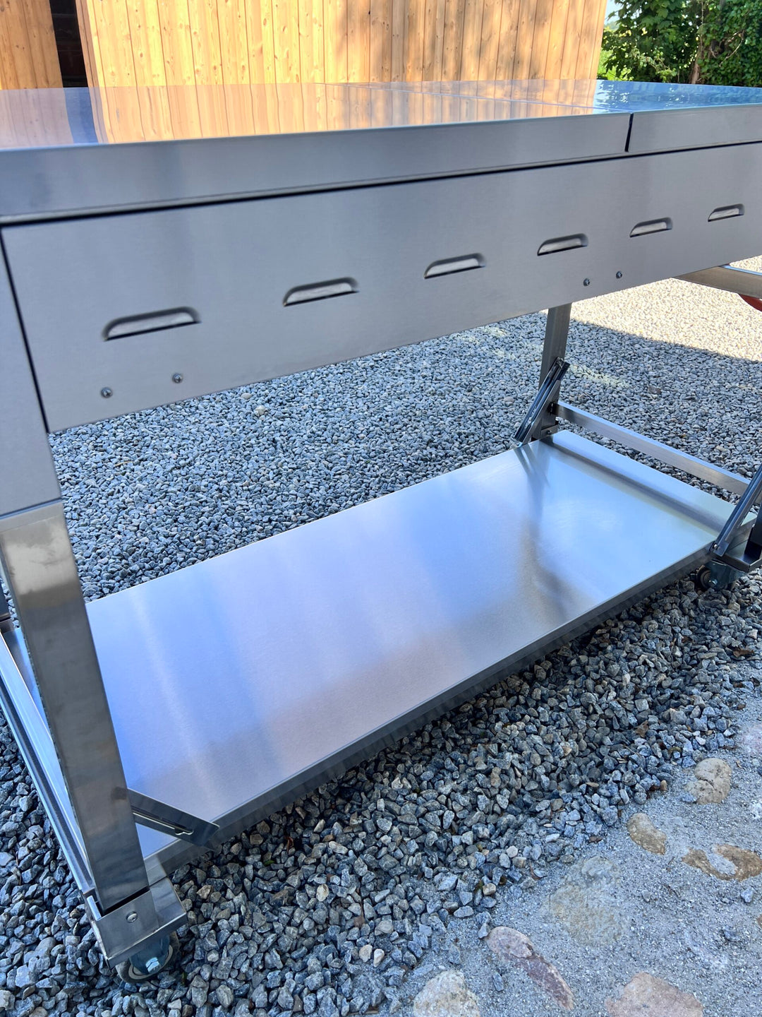 Gas grill for outdoor use with 8 burners (Wheels and handle must be fitted)