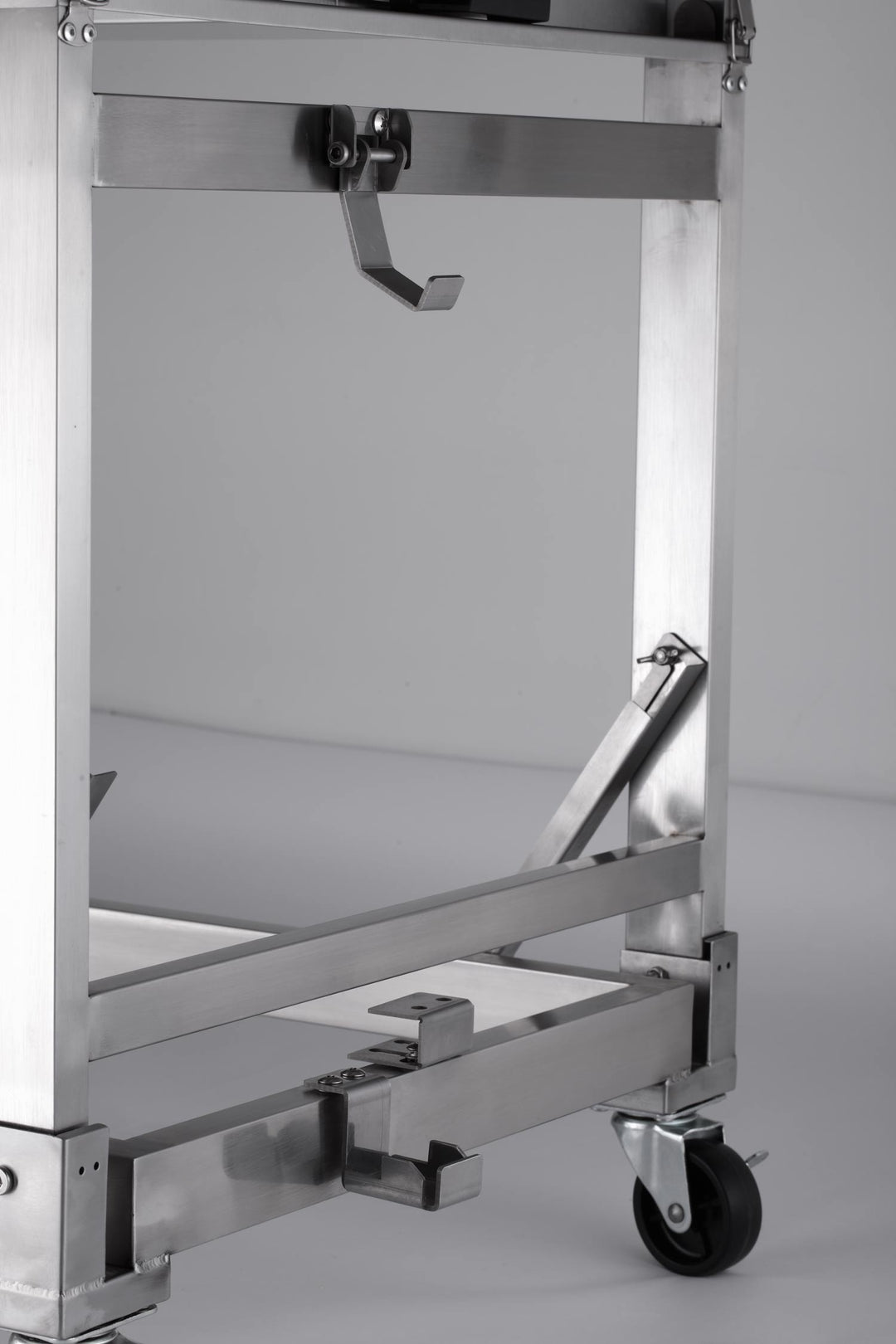 Gas grill for outdoor use with 8 burners (Wheels and handle must be fitted)