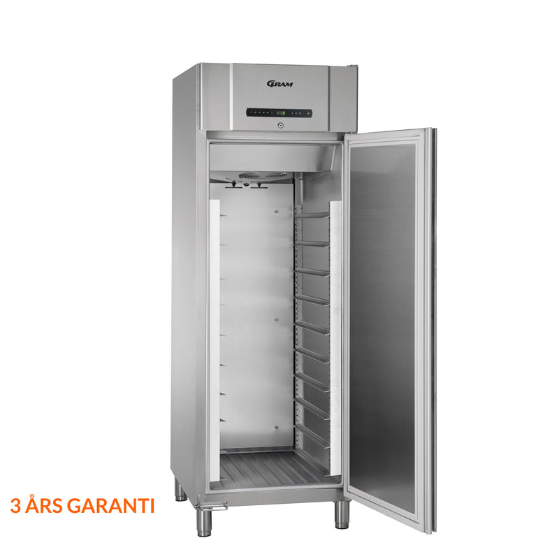 GRAM baker F610RG lagerfryseskab  - 370 liter - 7 kw/24 timer - 69,5cm bred - 47,9 db (10 stk. 46 x 61 cm plader)
