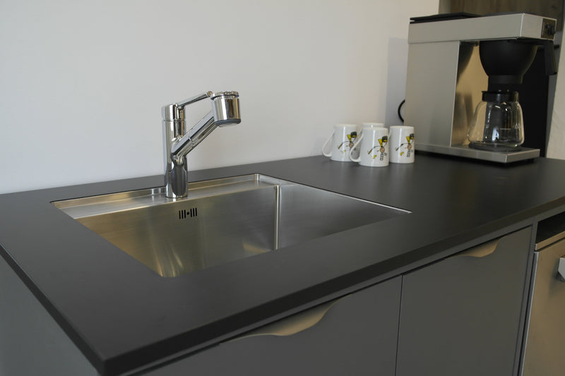 Opvaskestation til kontor og institution - 150x70x92,5 cm - Dansk produceret