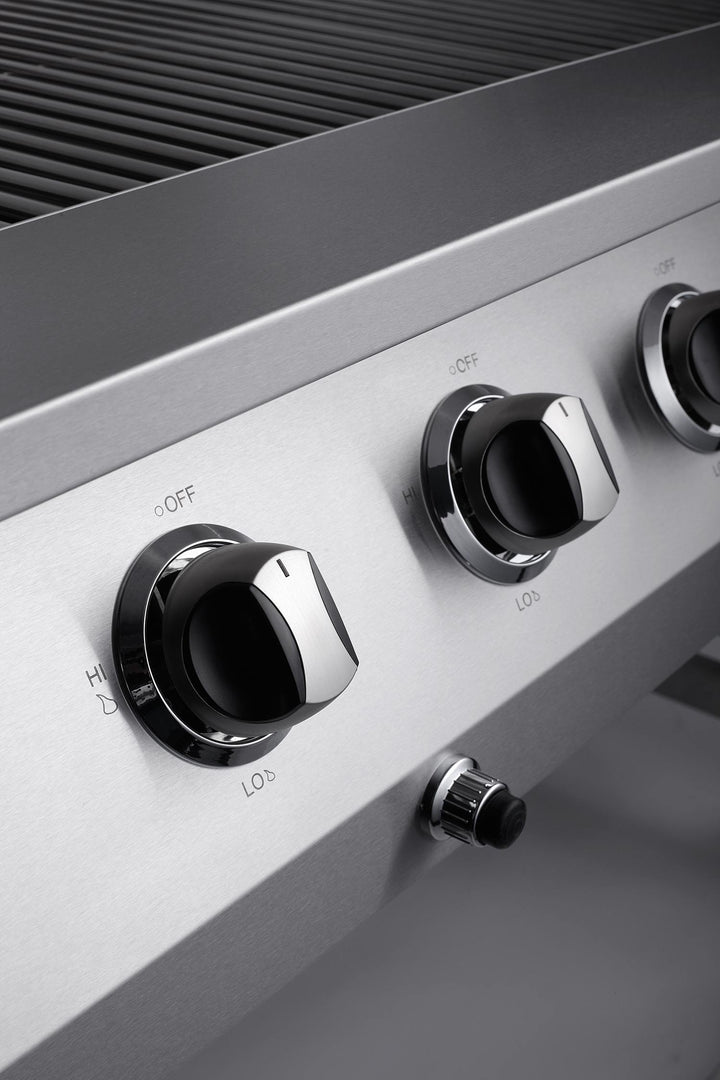 Gas grill for outdoor use with 8 burners (Wheels and handle must be fitted)